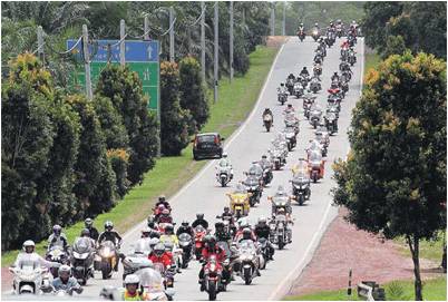 1,700 bikers set convoy record